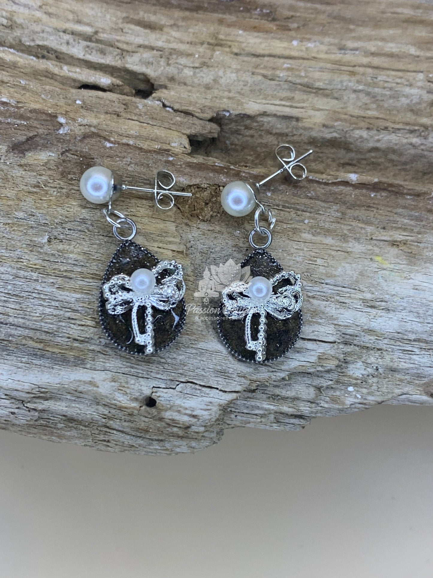 Boucles d’oreilles noeud perlé