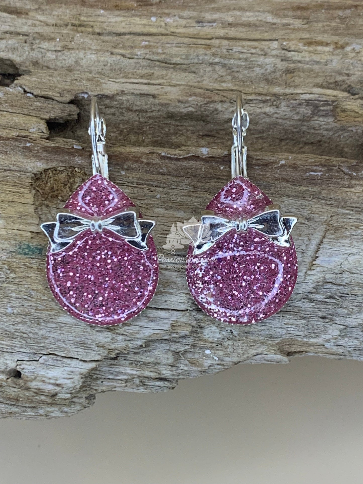 Boucles d’oreilles pailleté rosé noeud argenté
