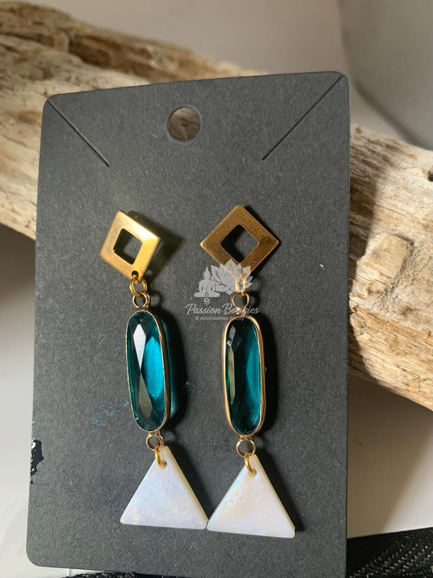 Boucles d’oreilles pendante verres bleuté