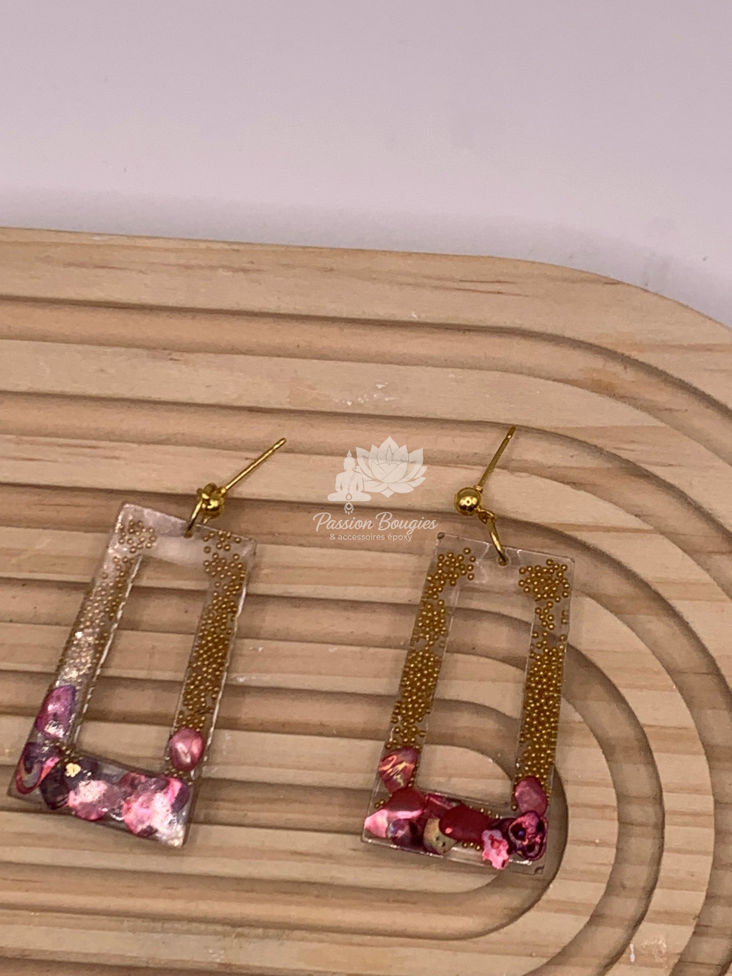 Boucles d’oreilles pendants nacre bordeaux