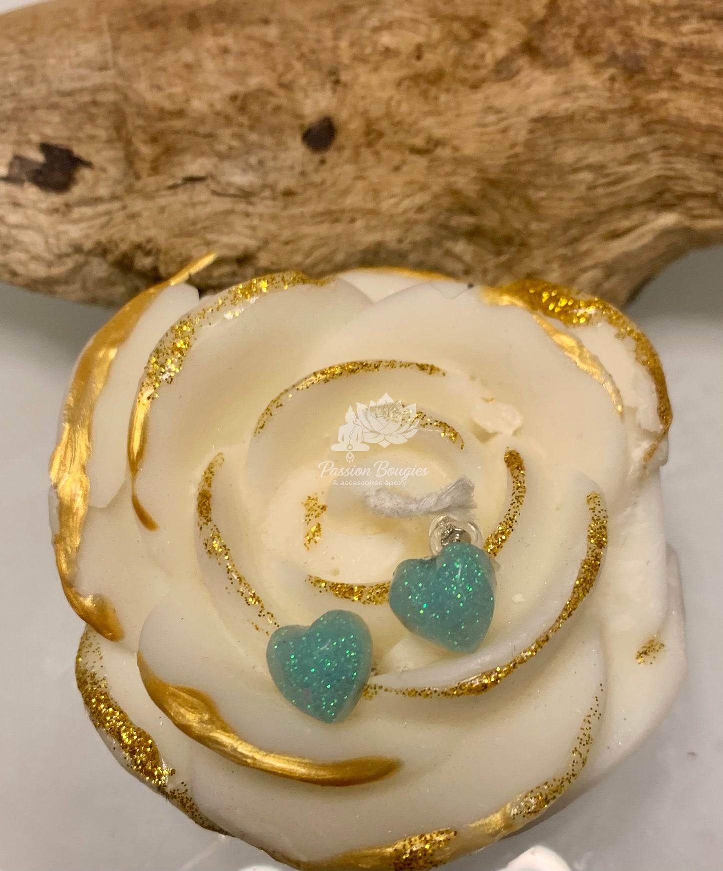 Boucles d’oreilles simple forme coeur bleu