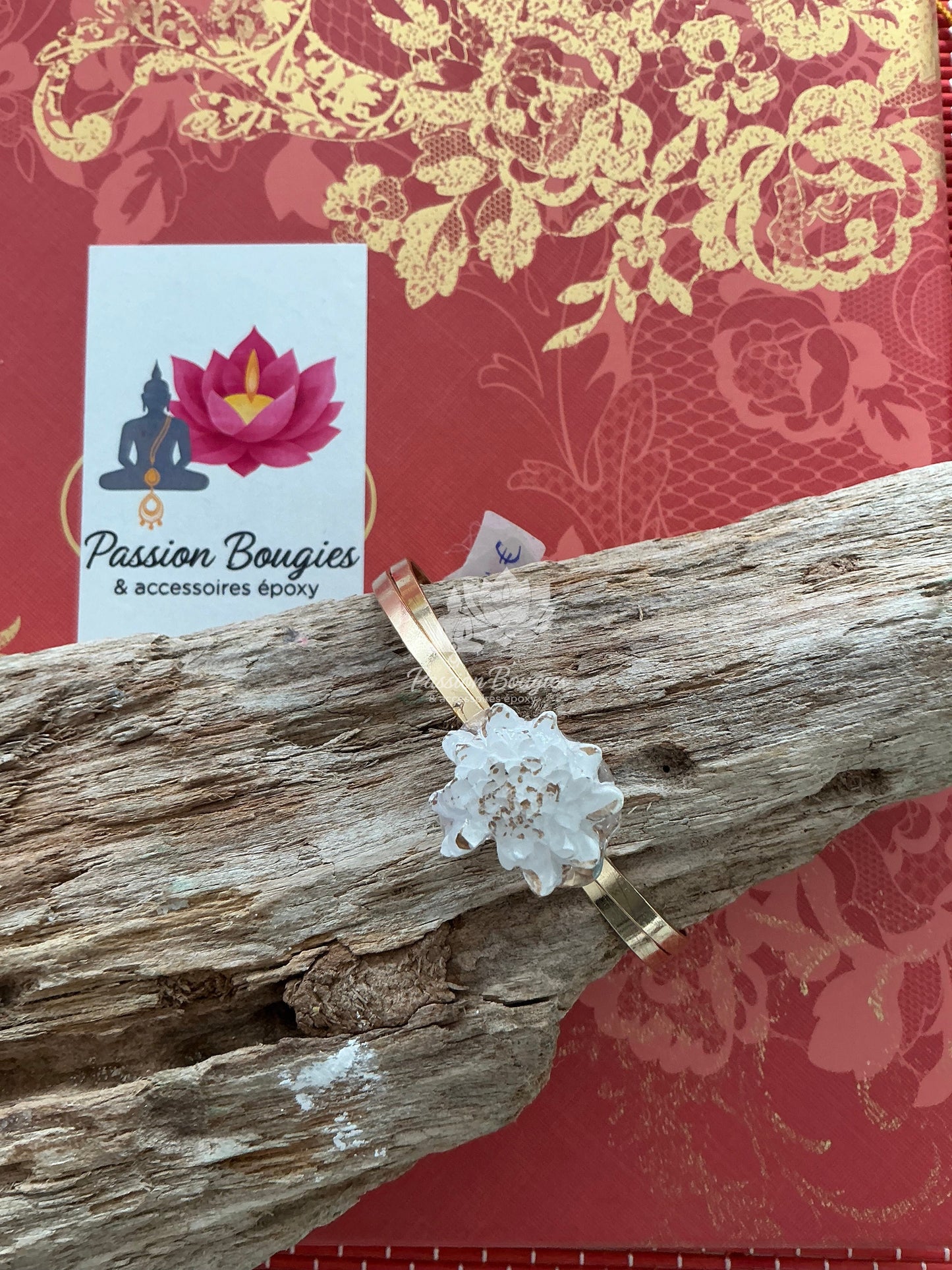 Bracelet jonc - fleur blanche