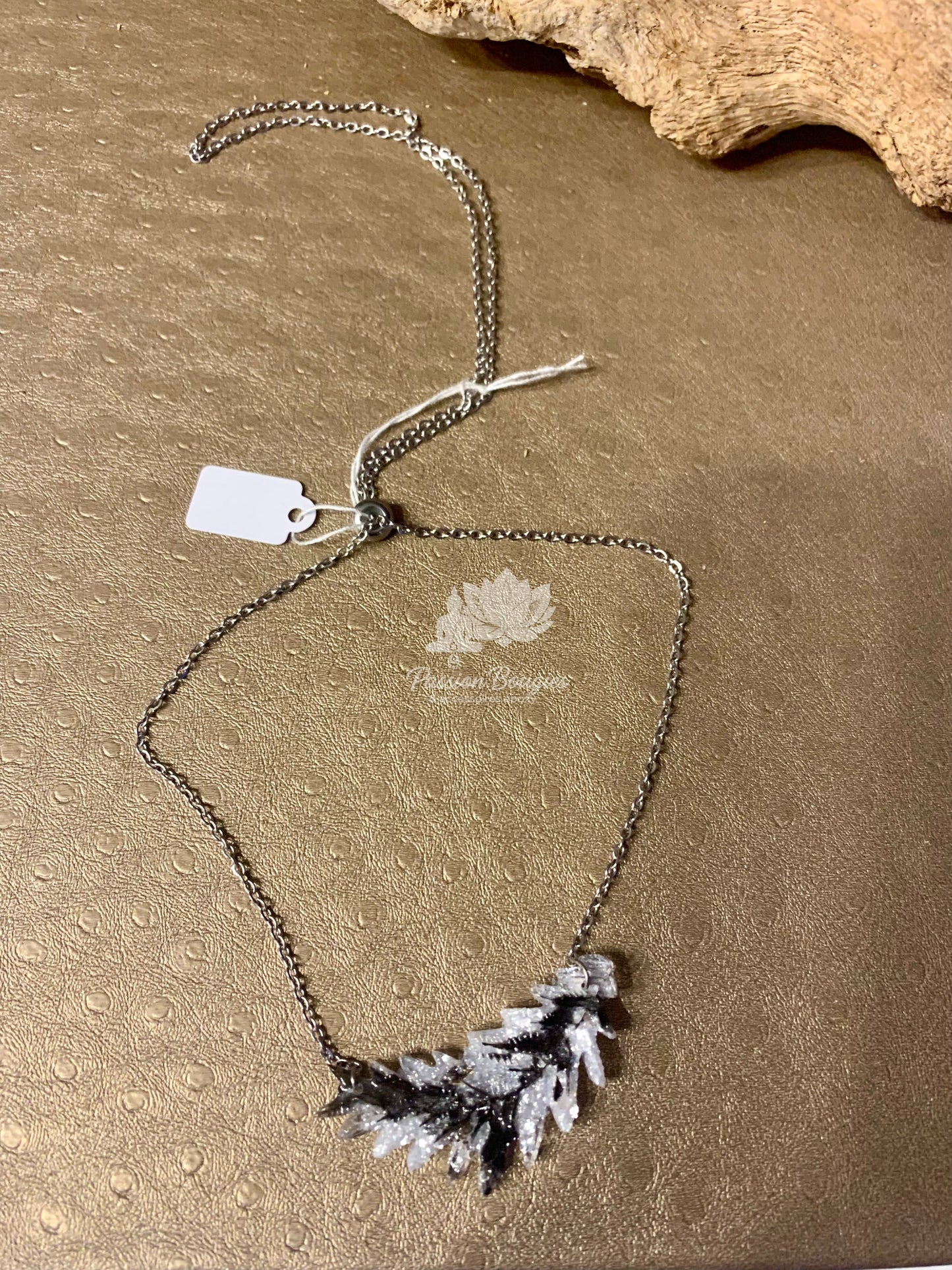 Collier « feuille »