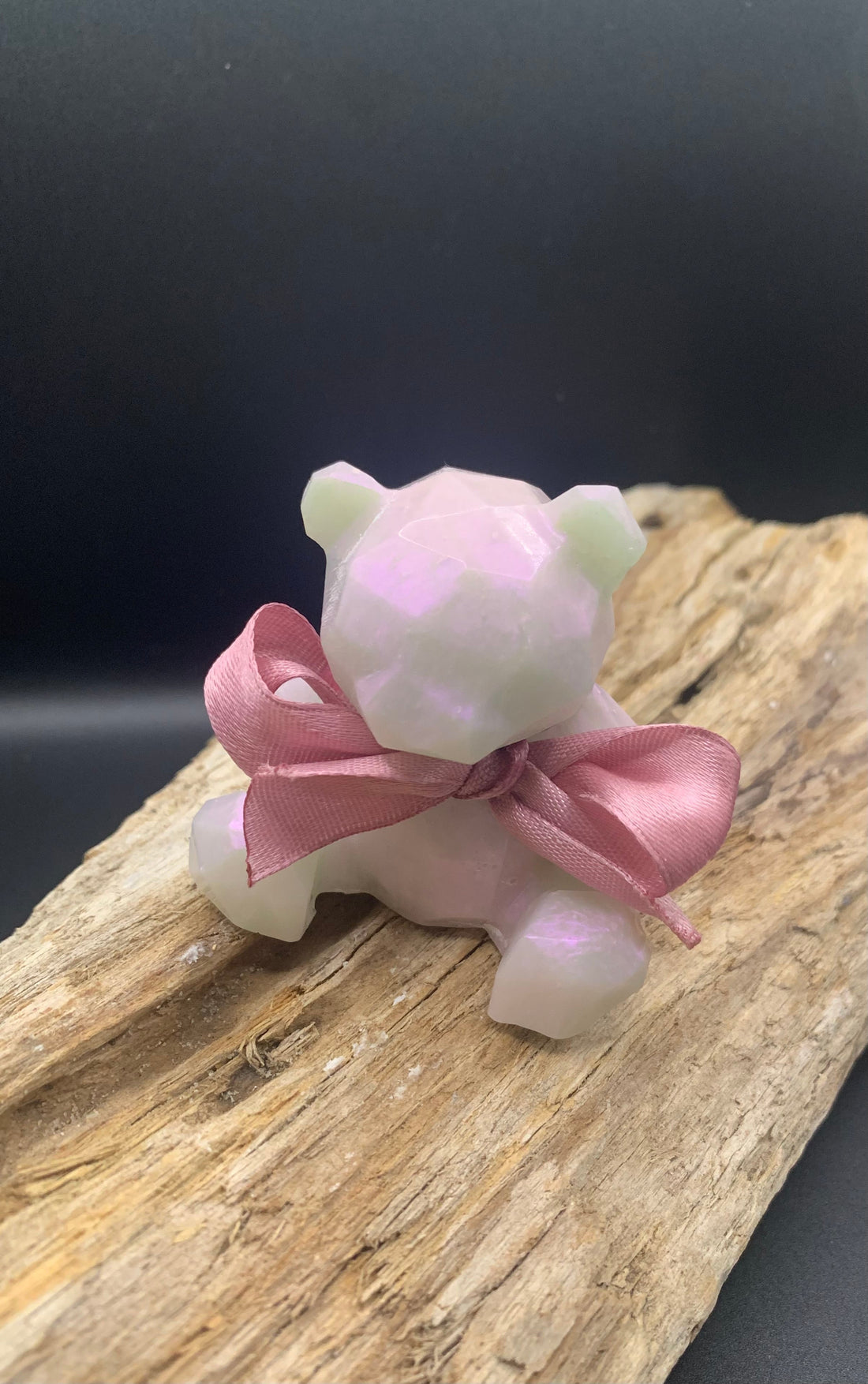 💎 Pourquoi choisir des accessoires en résine époxy artisanale ?