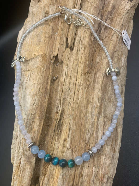 Collier noeud en pierres naturelles - bleuté
