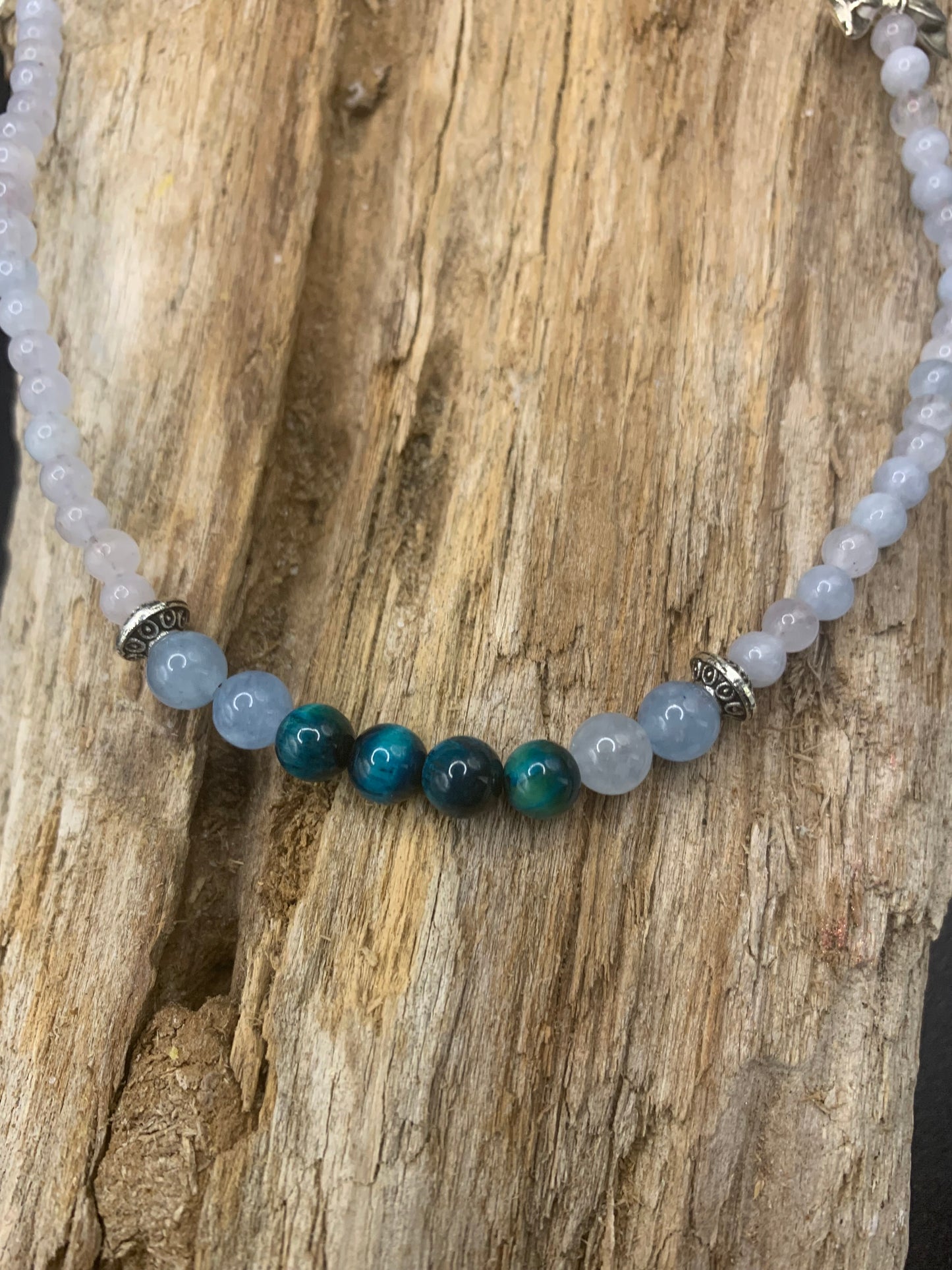 Collier noeud en pierres naturelles - bleuté