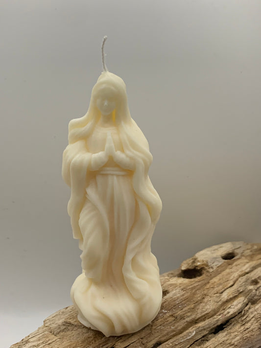 Vierge mains jointes
