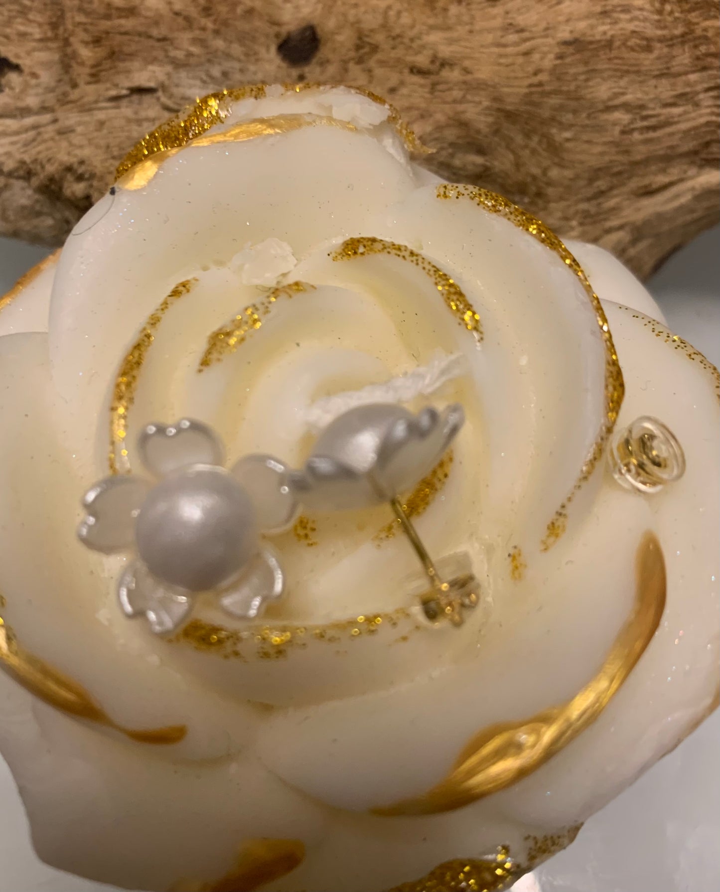 Boucles d’oreilles fleurs de nacre