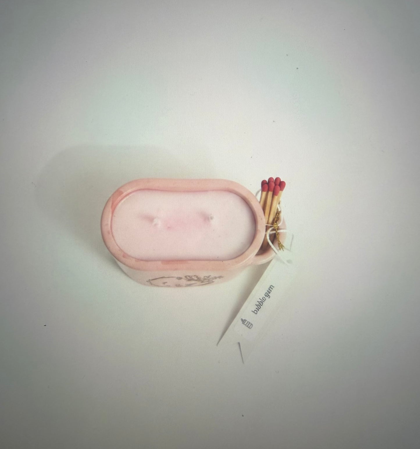 Bougie parfumée dans support résine plâtre - compartiment allumettes