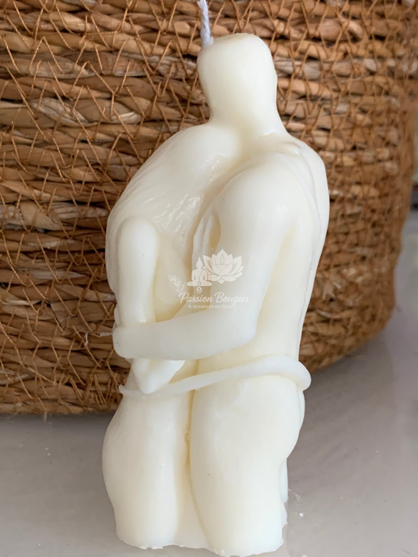 Couple homme femme enlacé