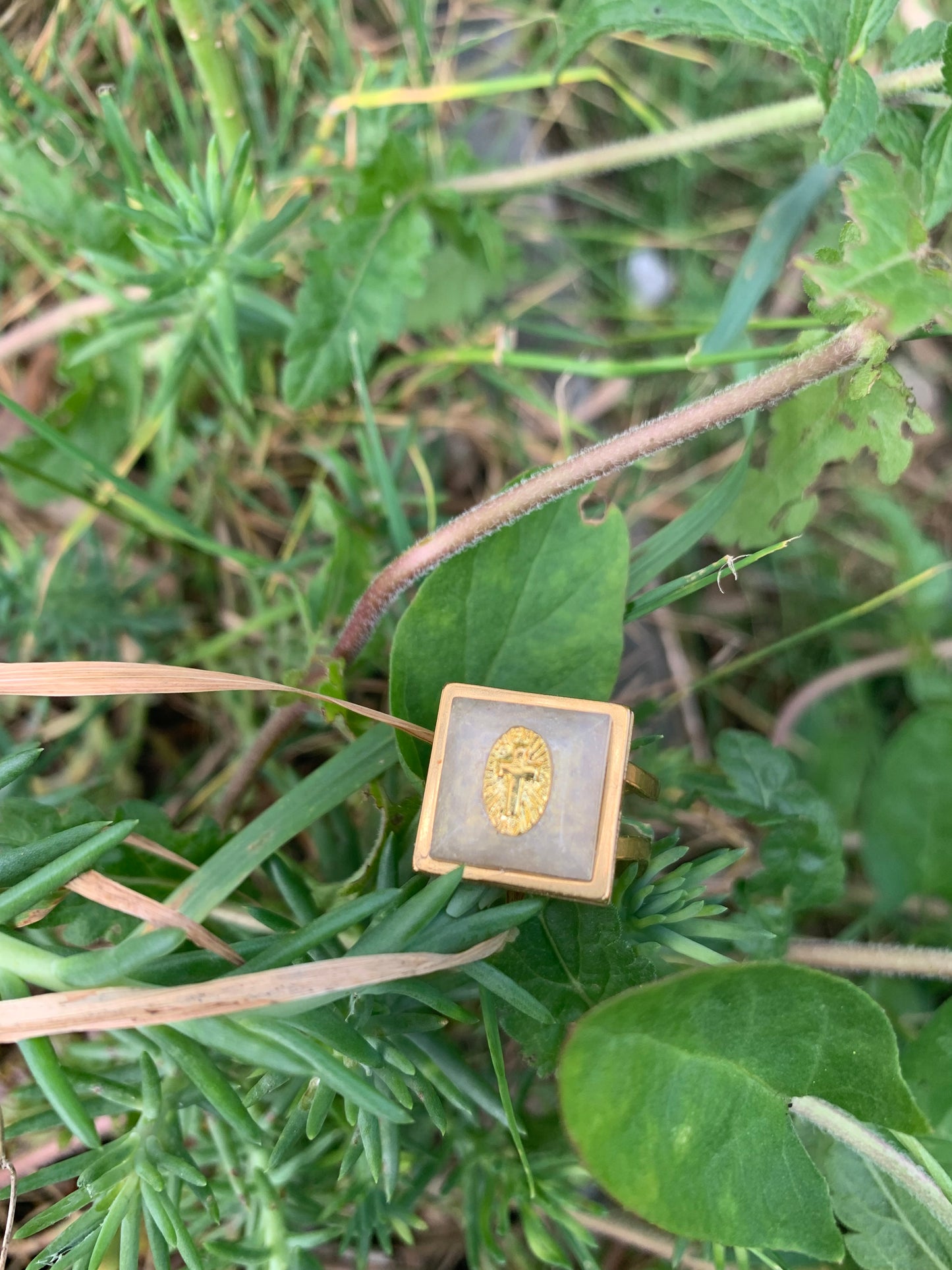 Bague carré nacré croix