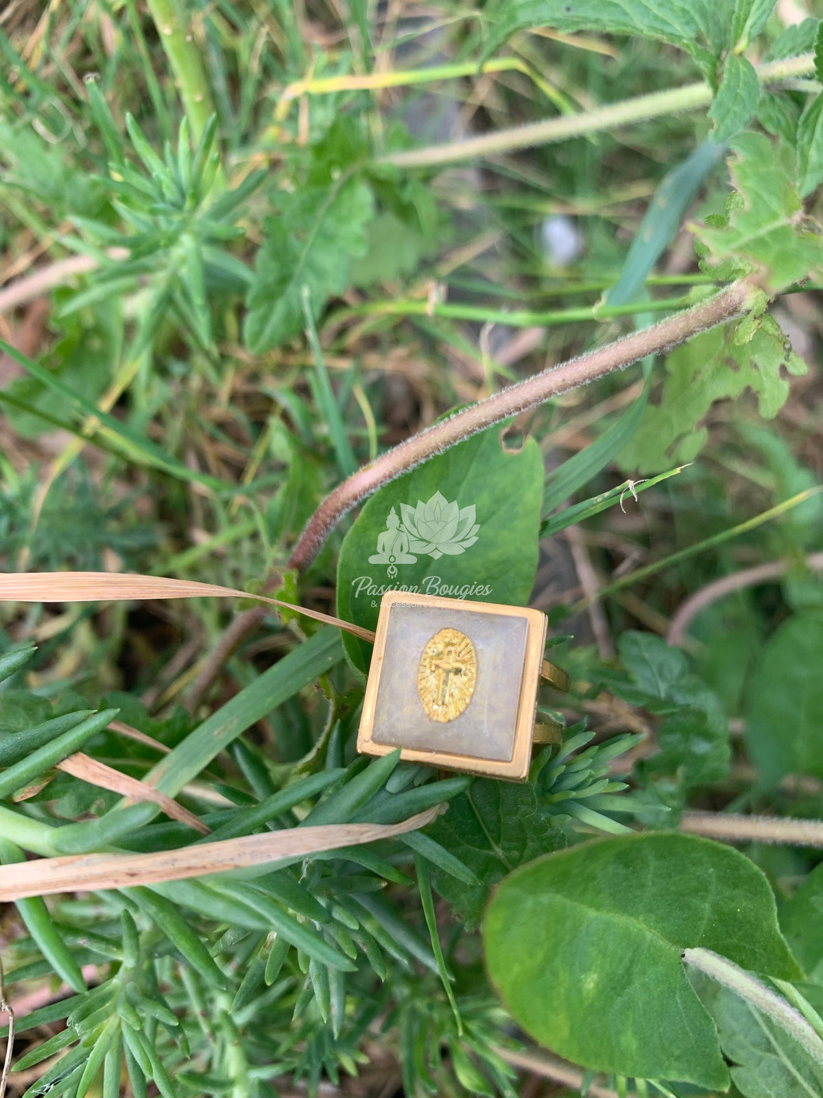 Bague carré nacré croix