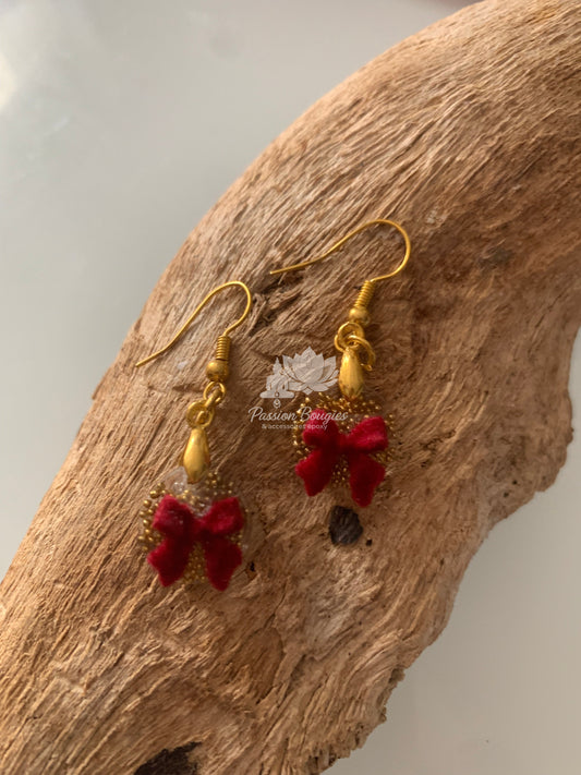 Boucles d’oreilles au noeud de velour