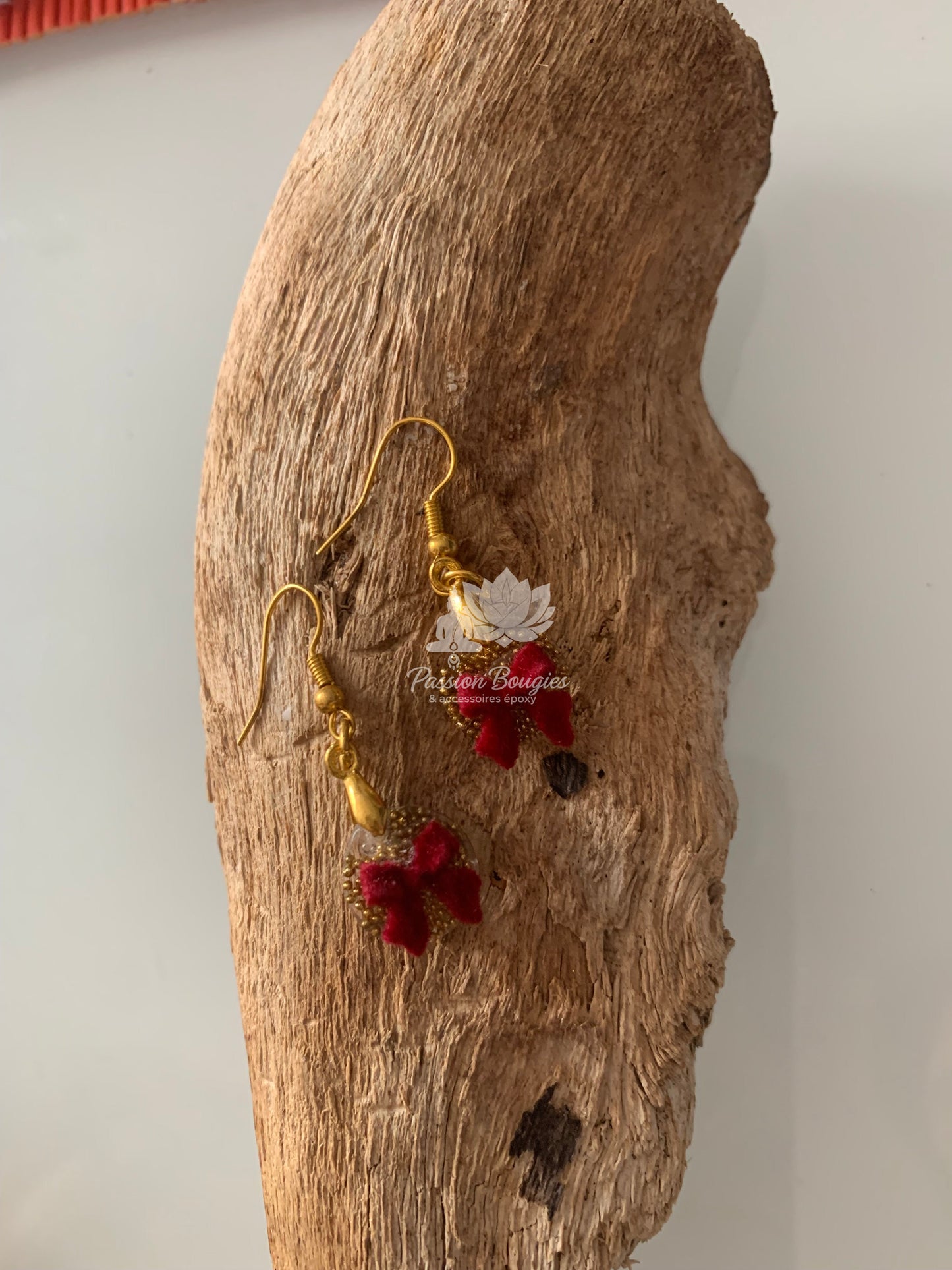 Boucles d’oreilles au noeud de velour