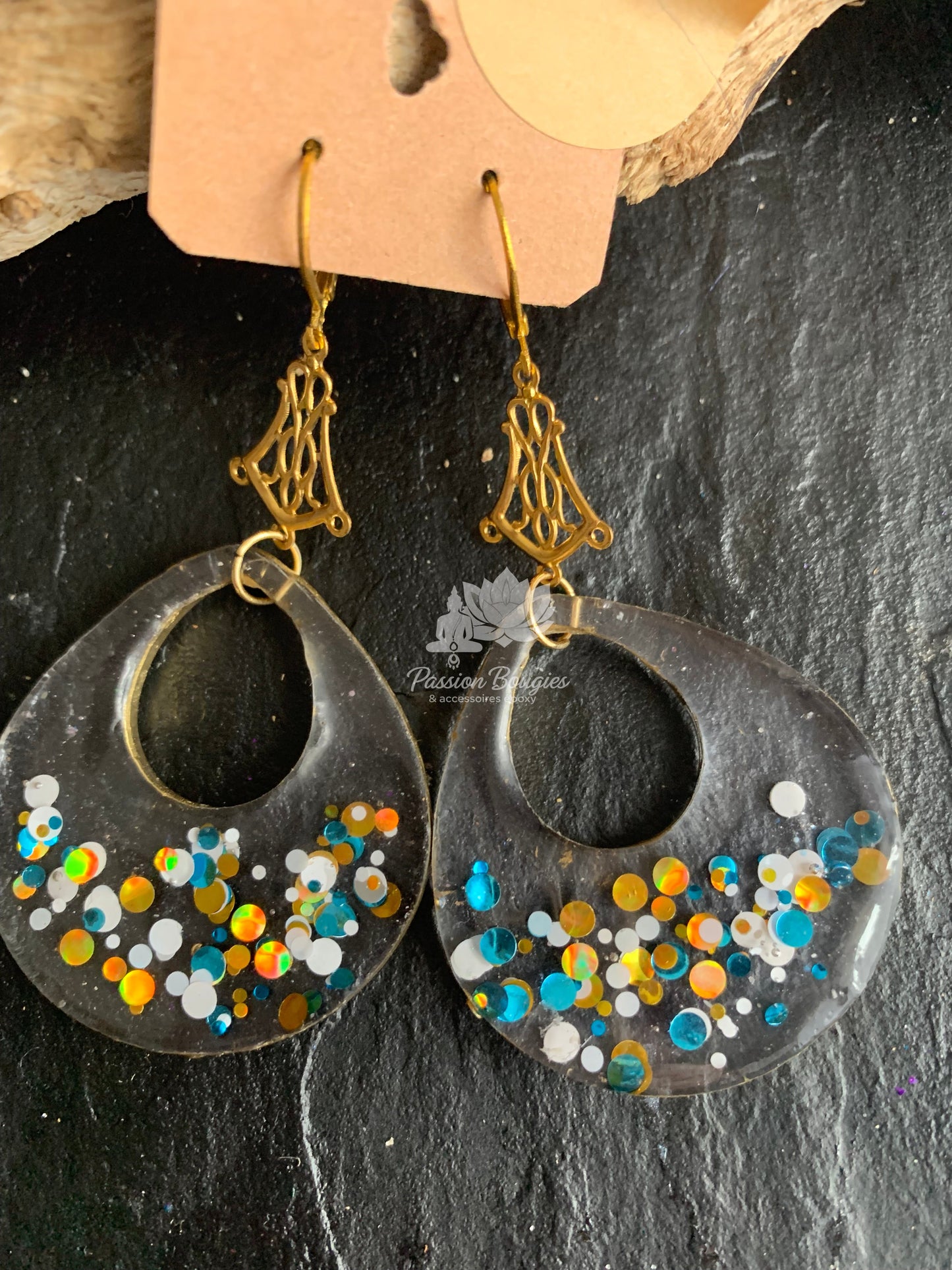 Boucles d’oreilles créoles confettis bleutés,blanc, dorées