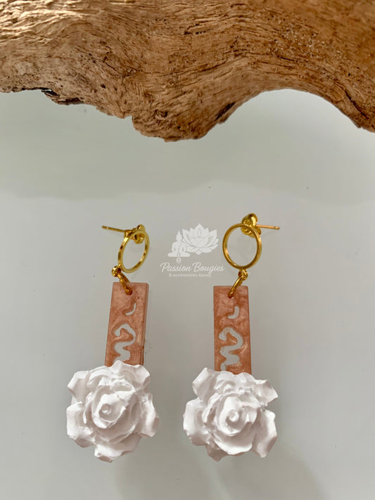 Boucles d’oreilles fleur blanche 2
