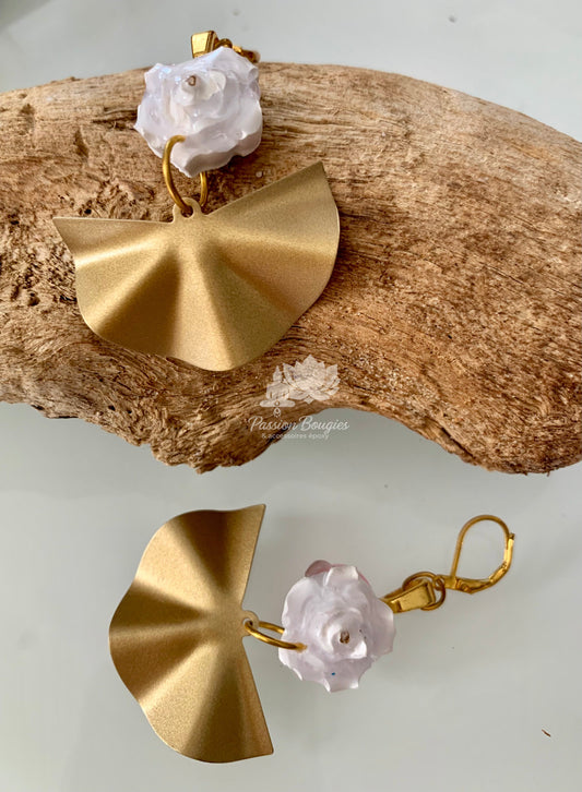 Boucles d’oreilles fleur blanche 3
