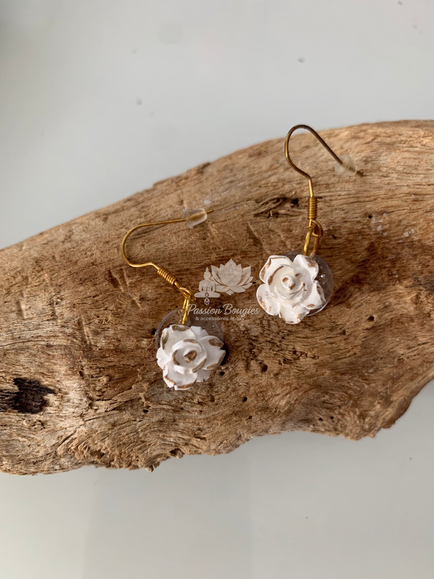 Boucles d’oreilles fleur blanche 2