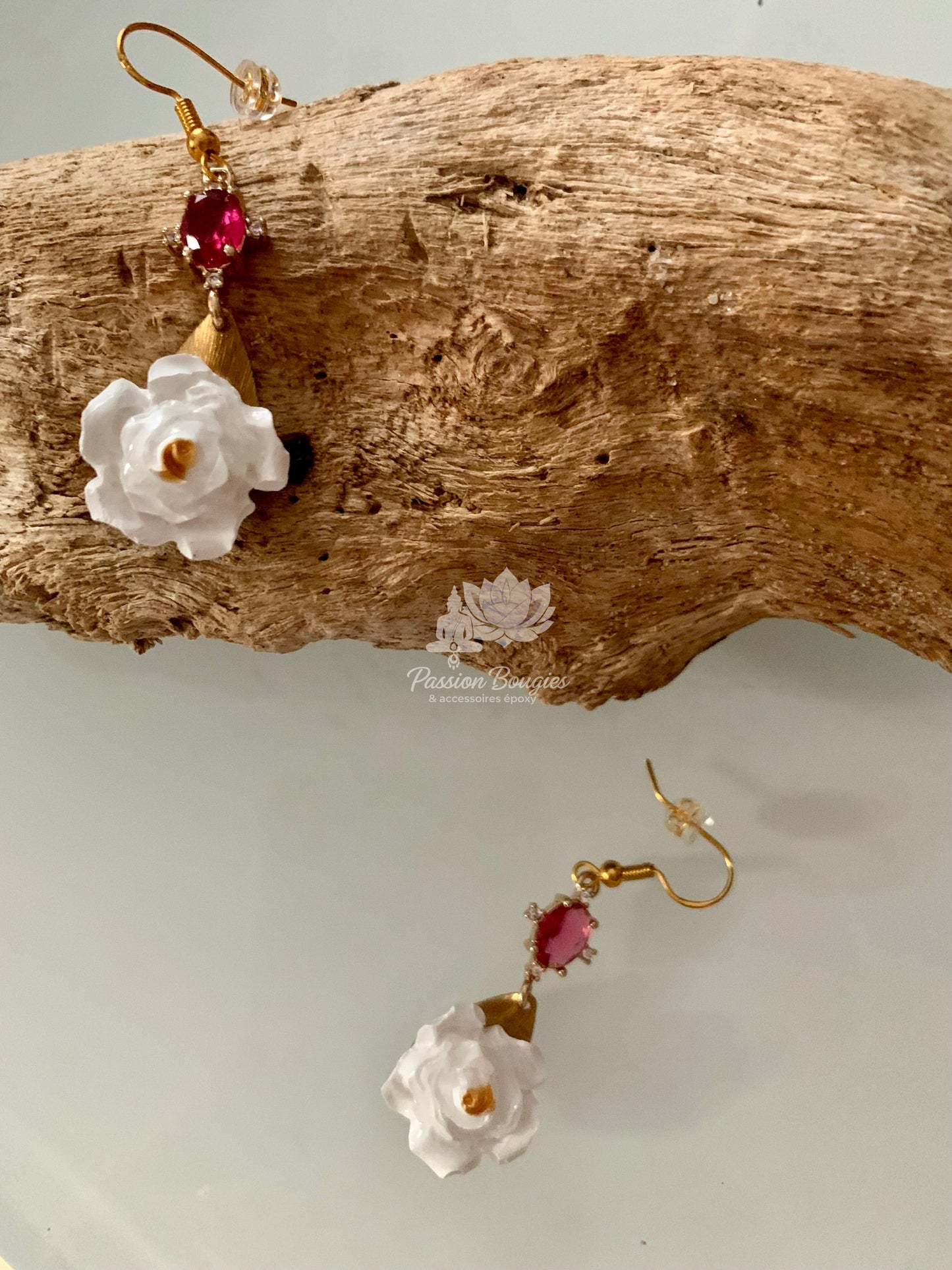 Boucles d’oreilles fleur blanche 4