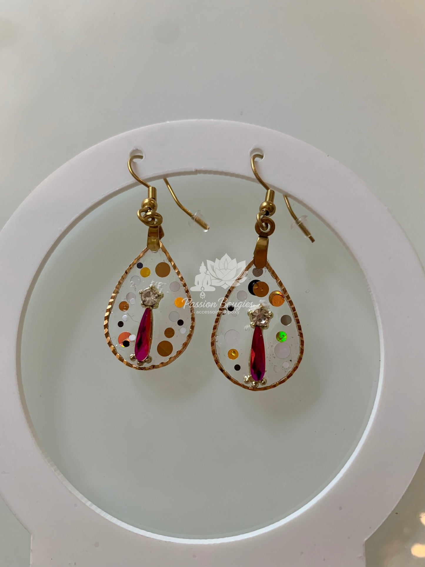 Boucles d’oreilles gouttes fuchsia