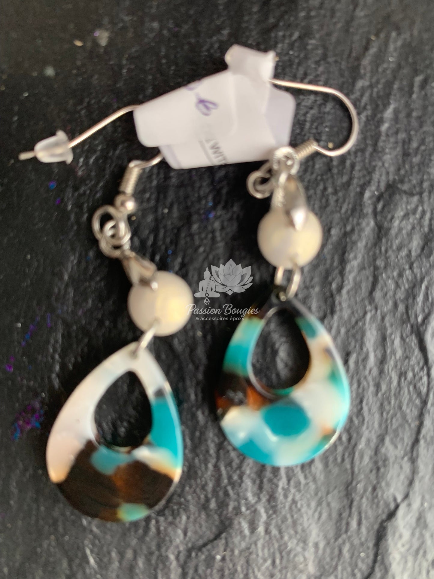 Boucles d’oreilles nacre colorée