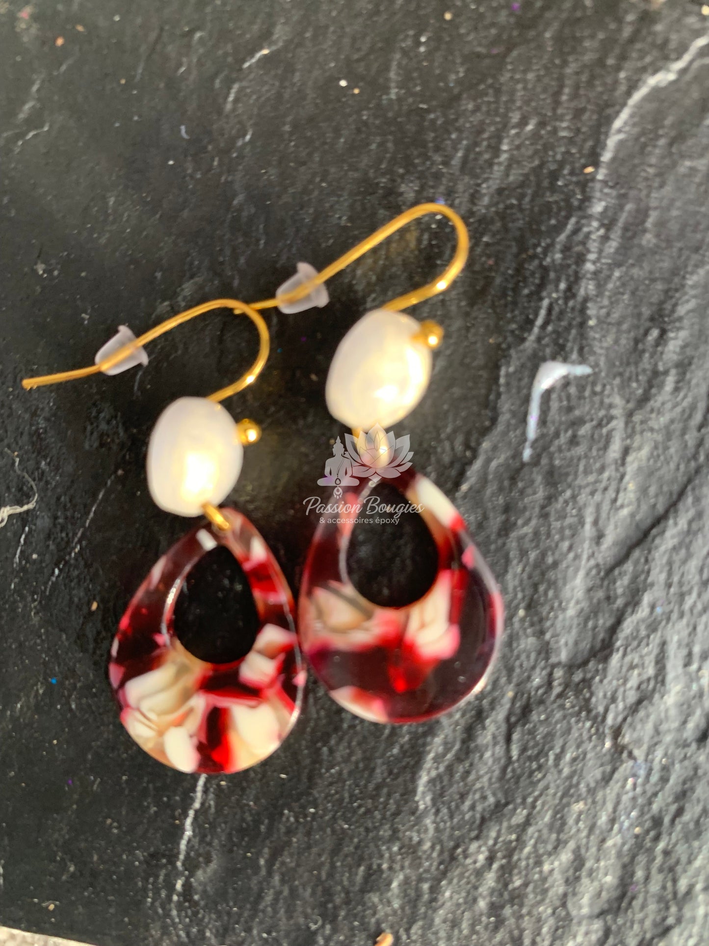Boucles d’oreilles nacre colorée