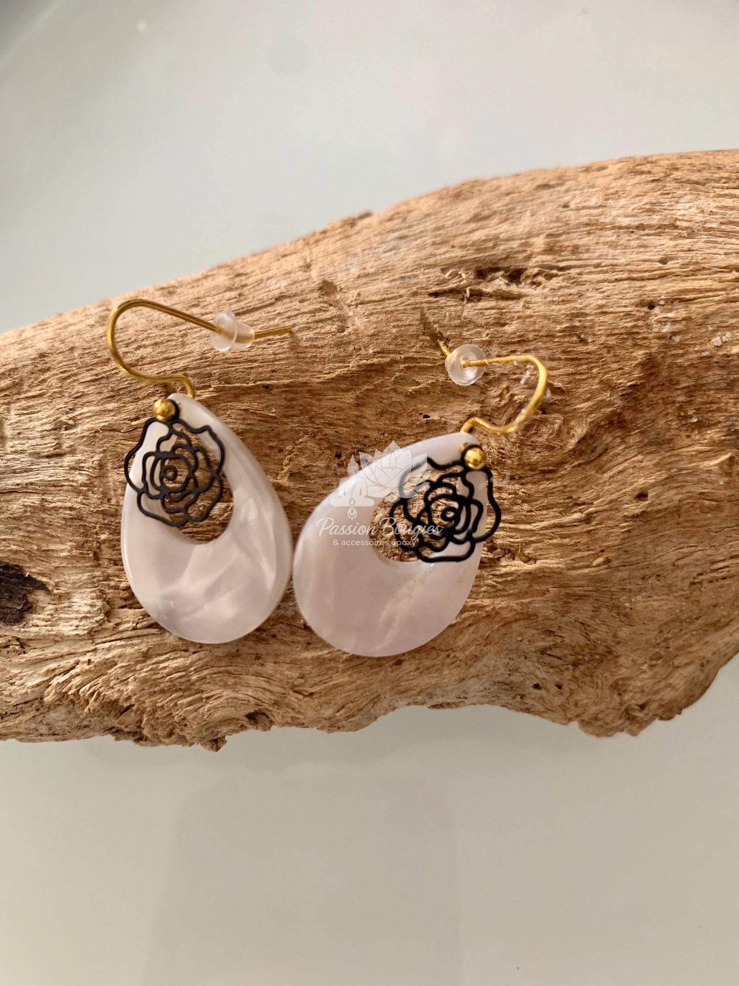 Boucles d’oreilles nacre colorée