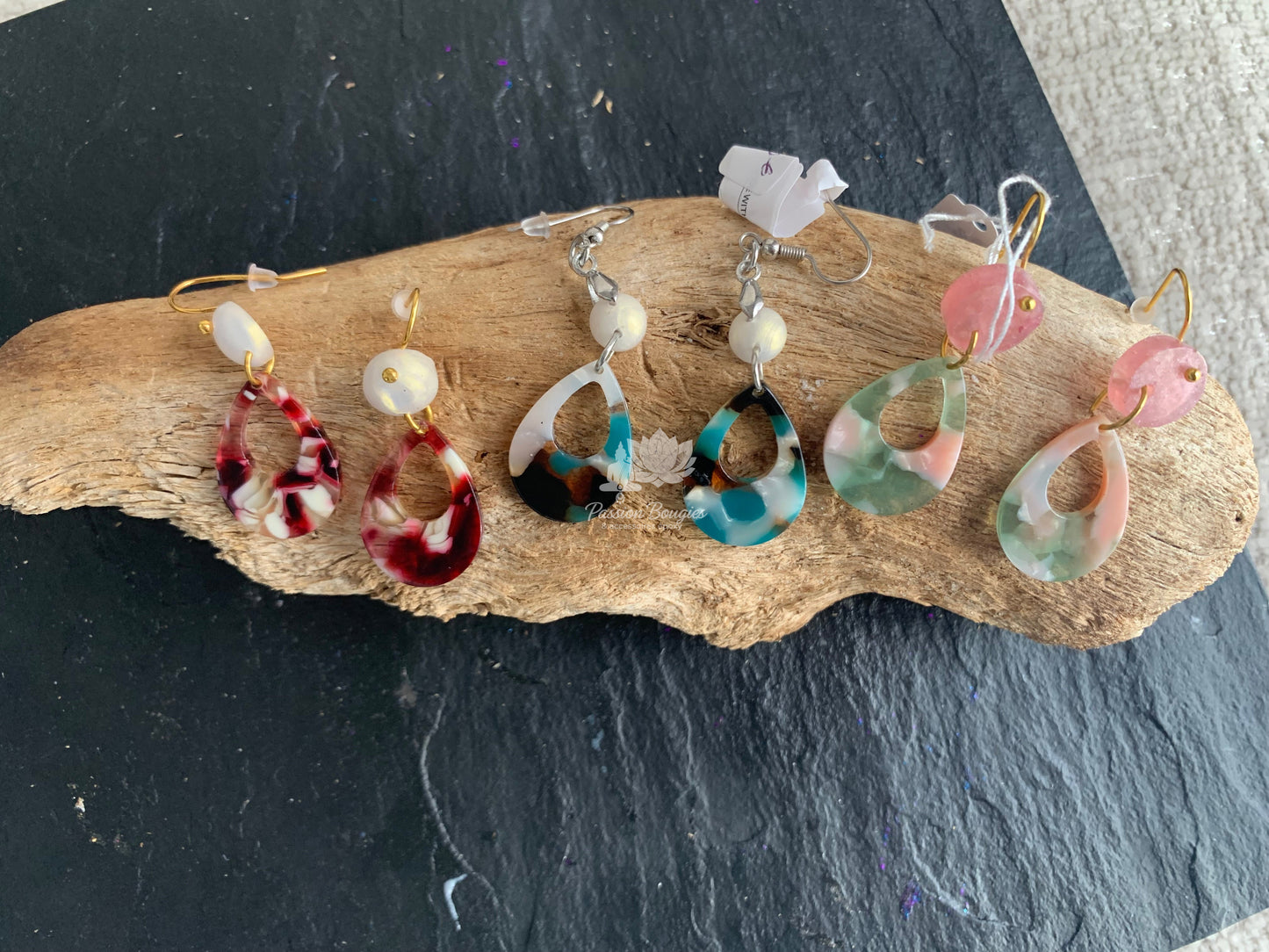 Boucles d’oreilles nacre colorée