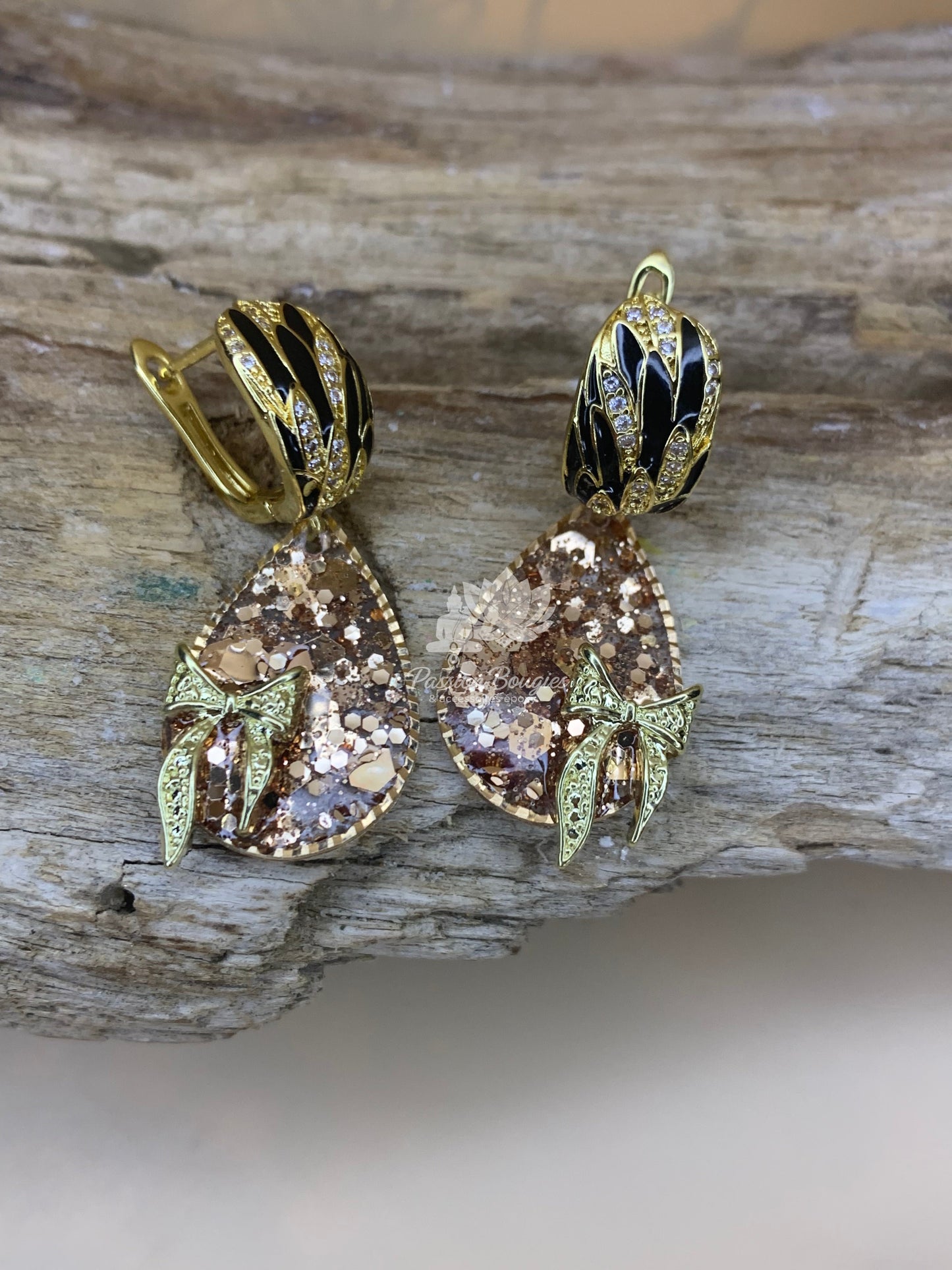 Boucles d’oreilles pailleté doré noeud