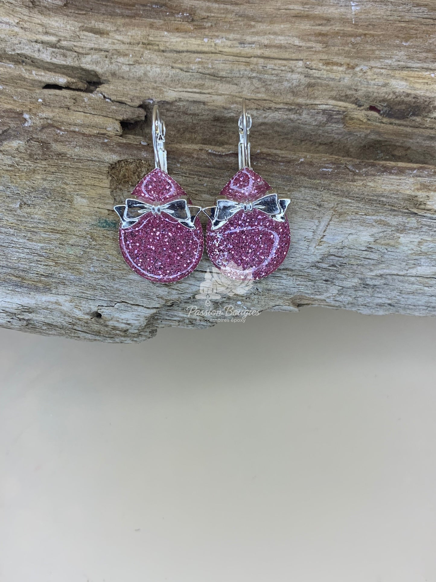Boucles d’oreilles pailleté rosé noeud argenté