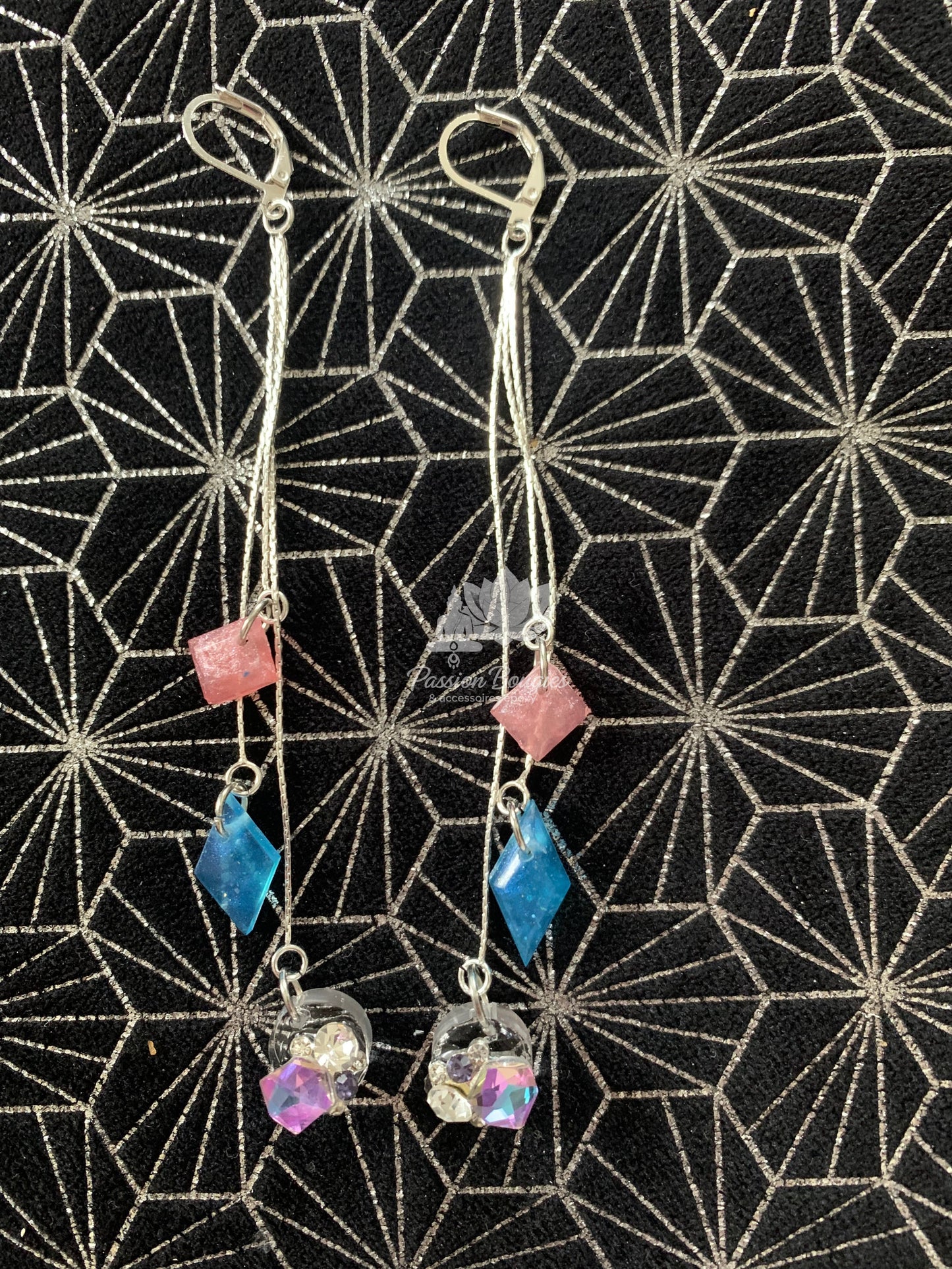 Boucles d’oreilles pendantes multi strass