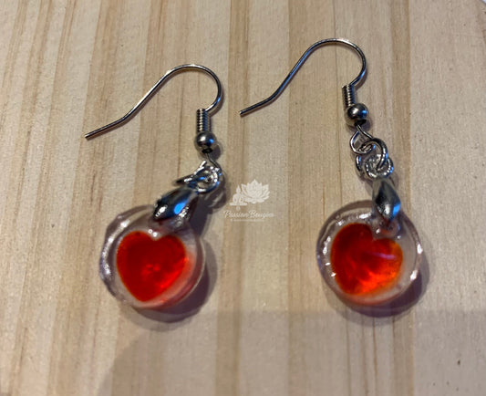 Boucles d’oreilles pendants cœur rouge
