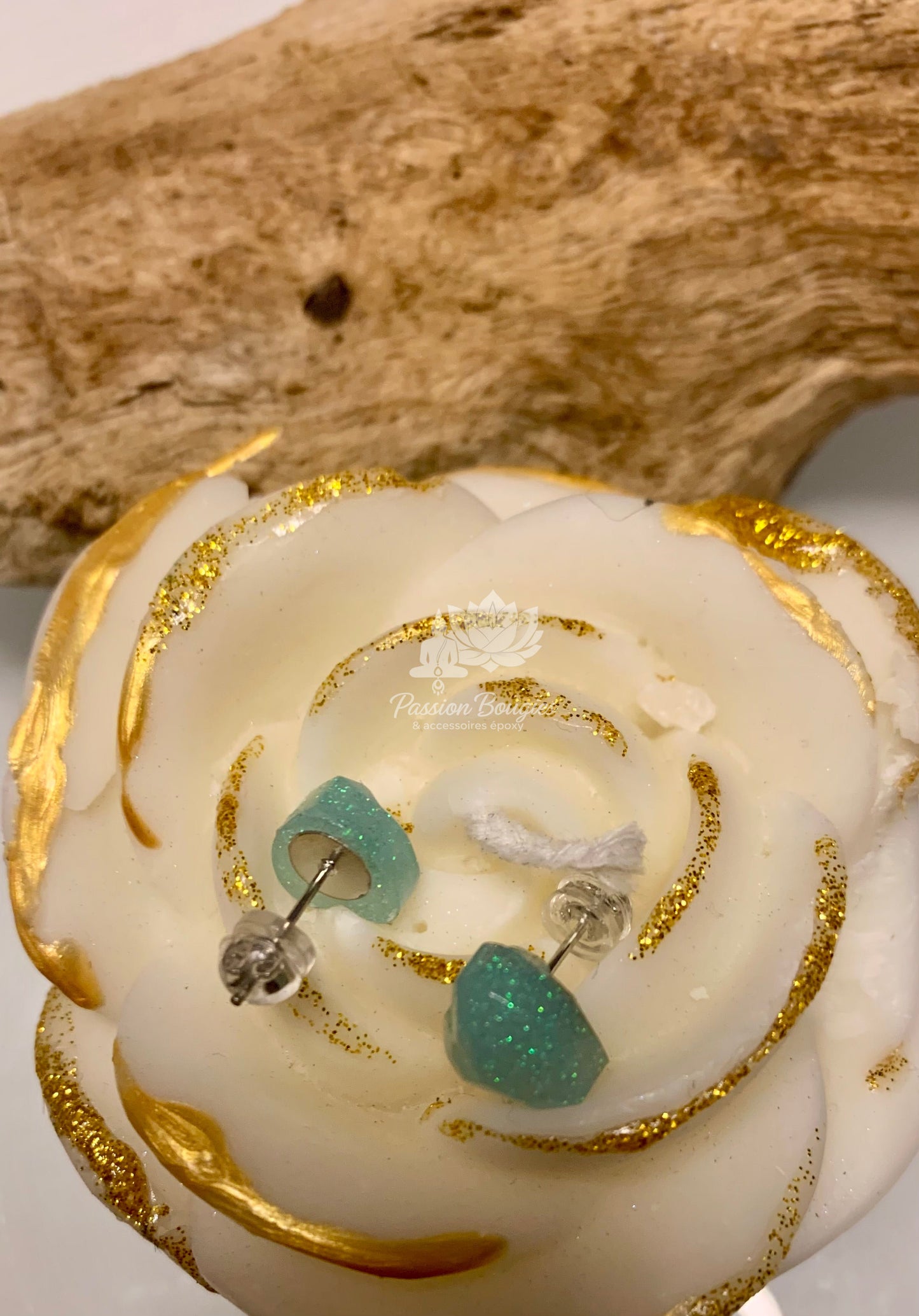 Boucles d’oreilles simple forme coeur bleu
