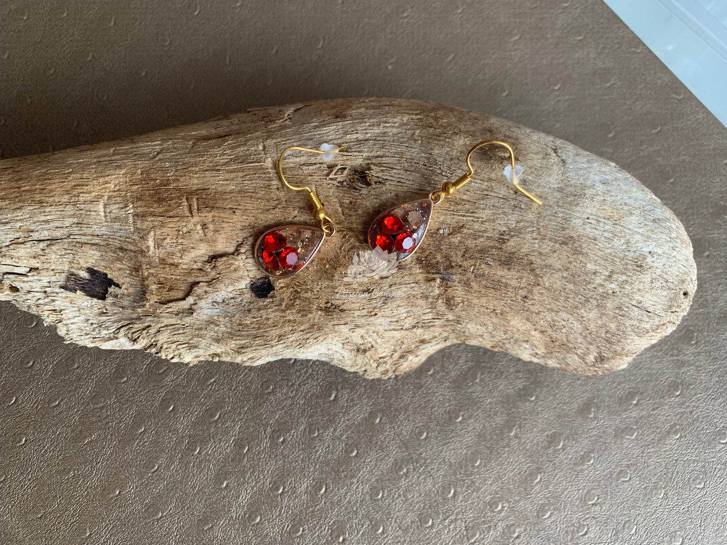 Boucles d’oreilles strass rouge