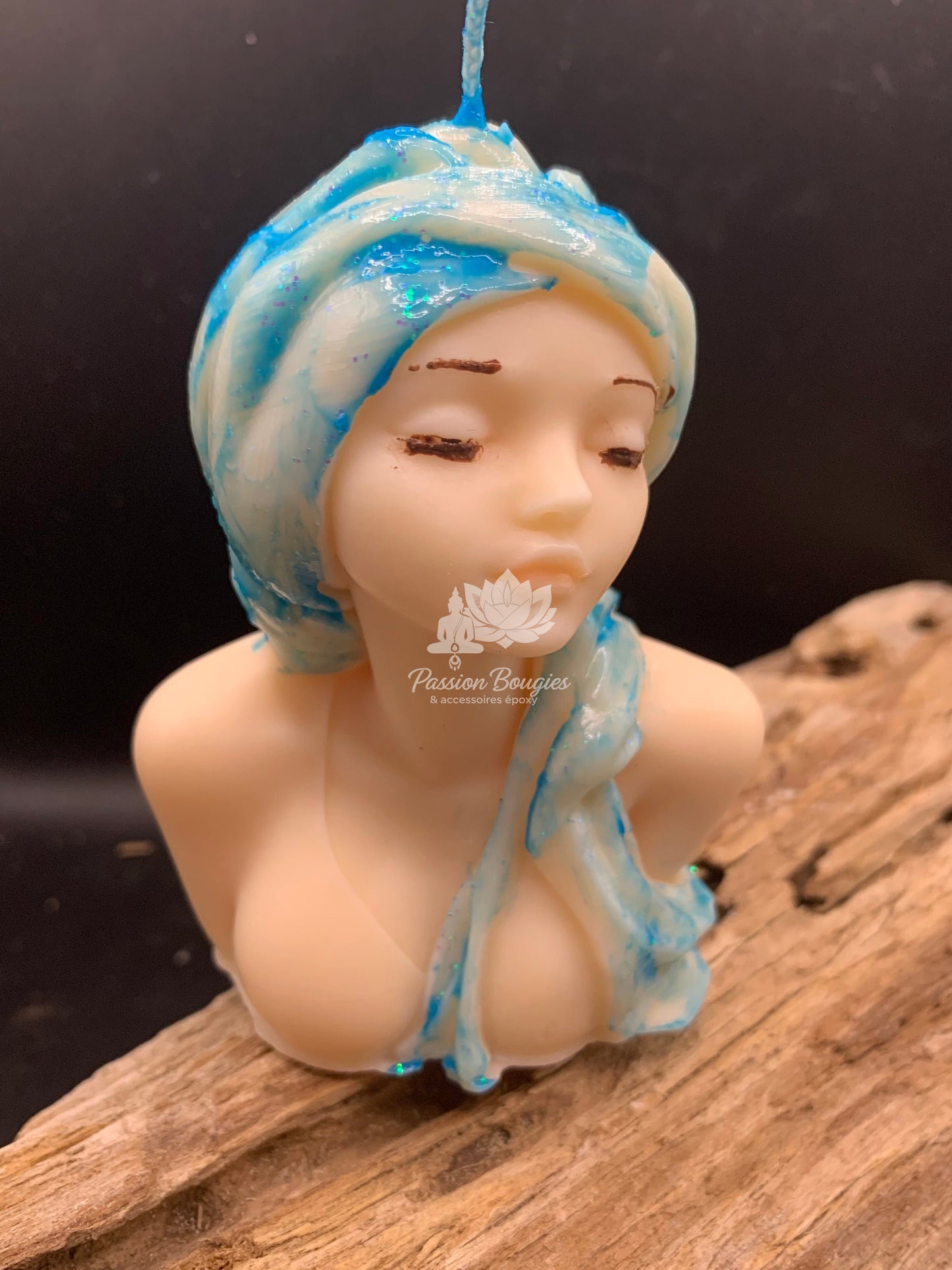 Bougie femme avec voilage