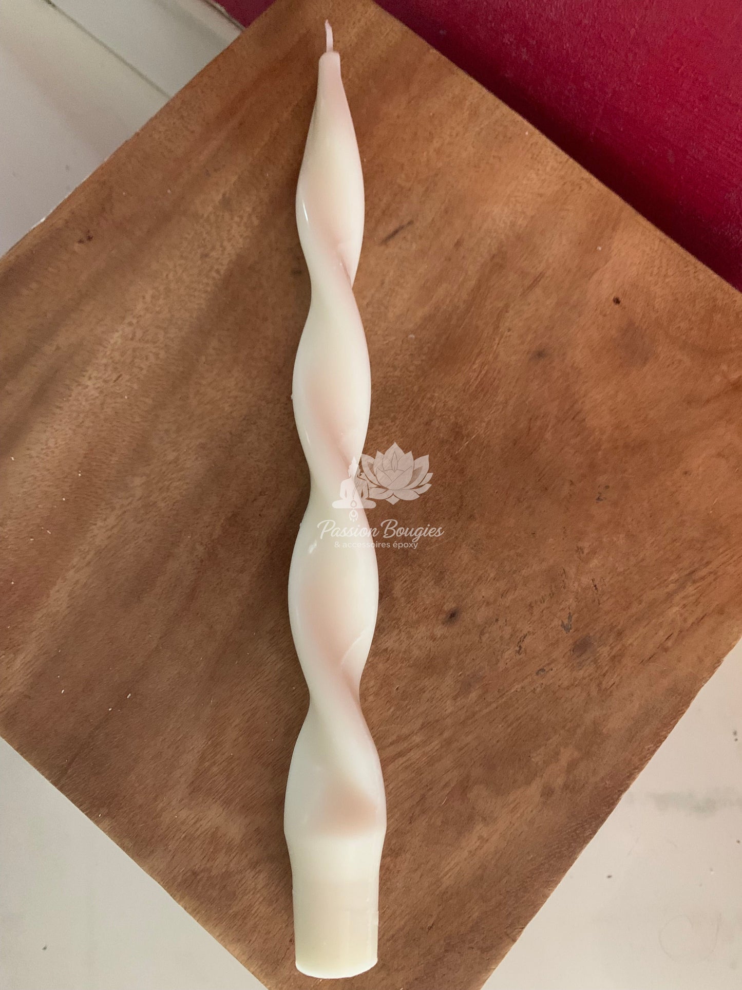 Bougie torsadée pour chandelier