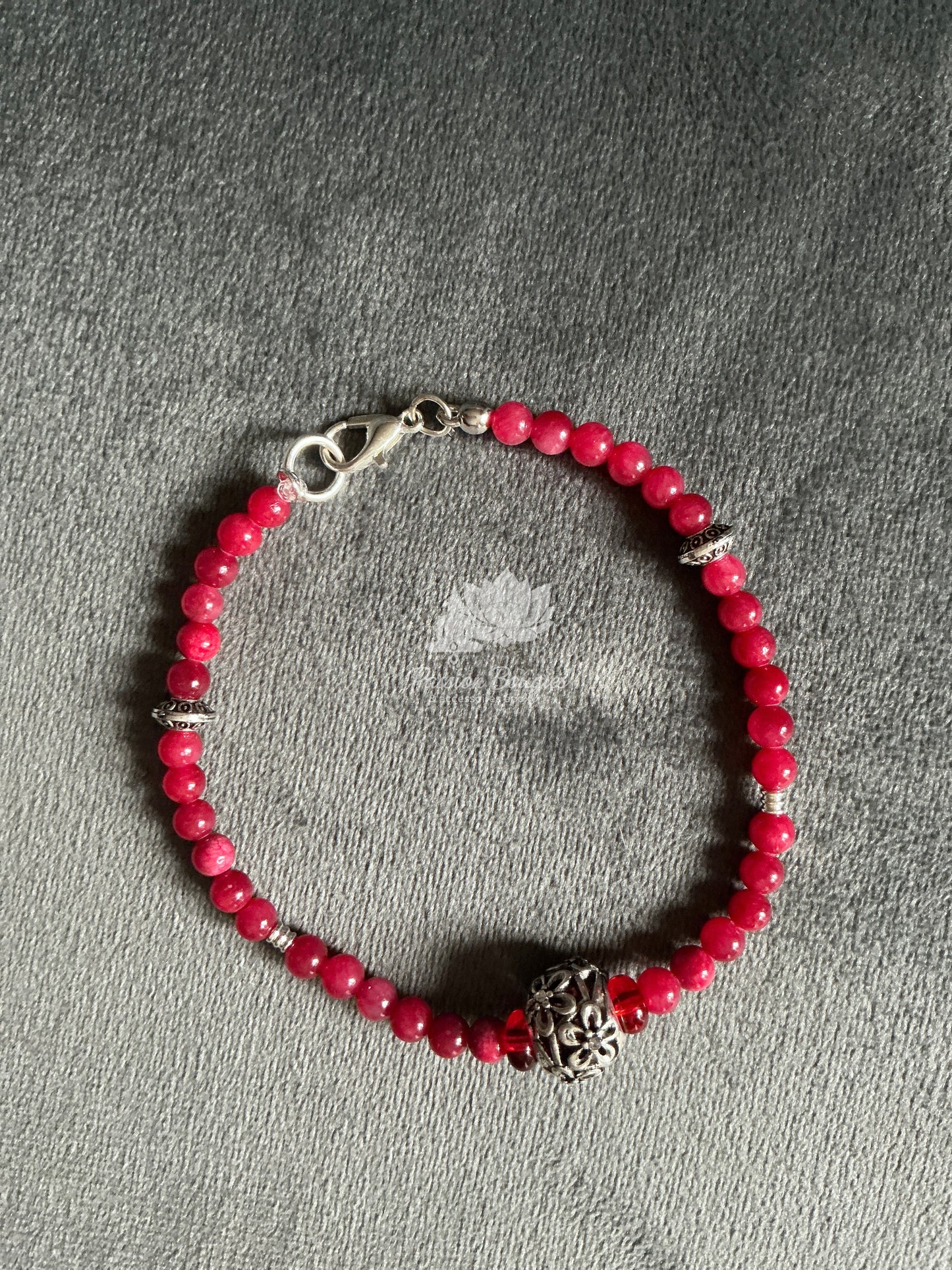 Bracelet en jade rouge, breloque