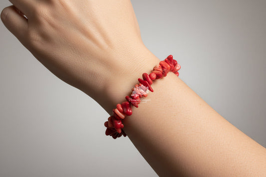 Bracelet en pierres de corail rouge
