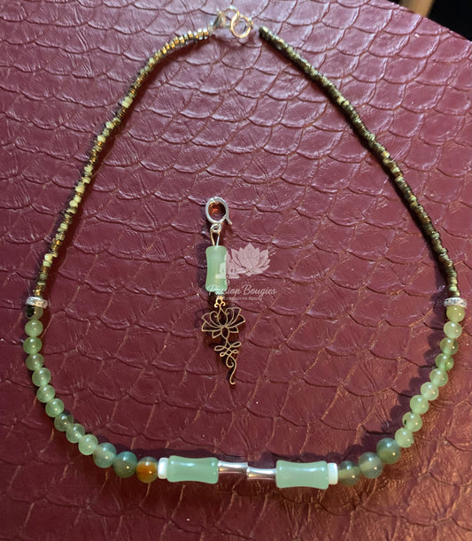 Collier lotus vert préhnite et calcédoine