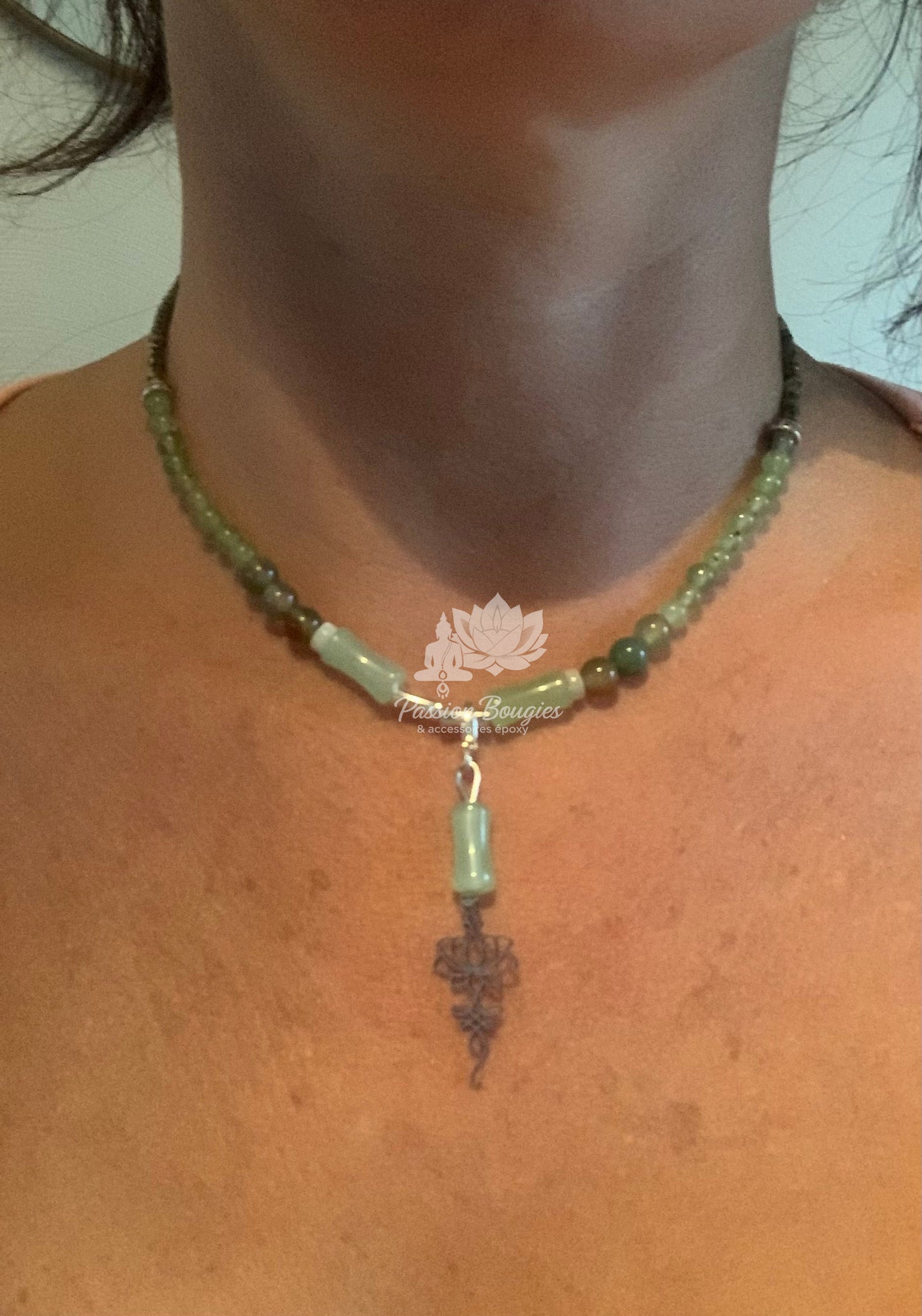 Collier lotus vert préhnite et calcédoine