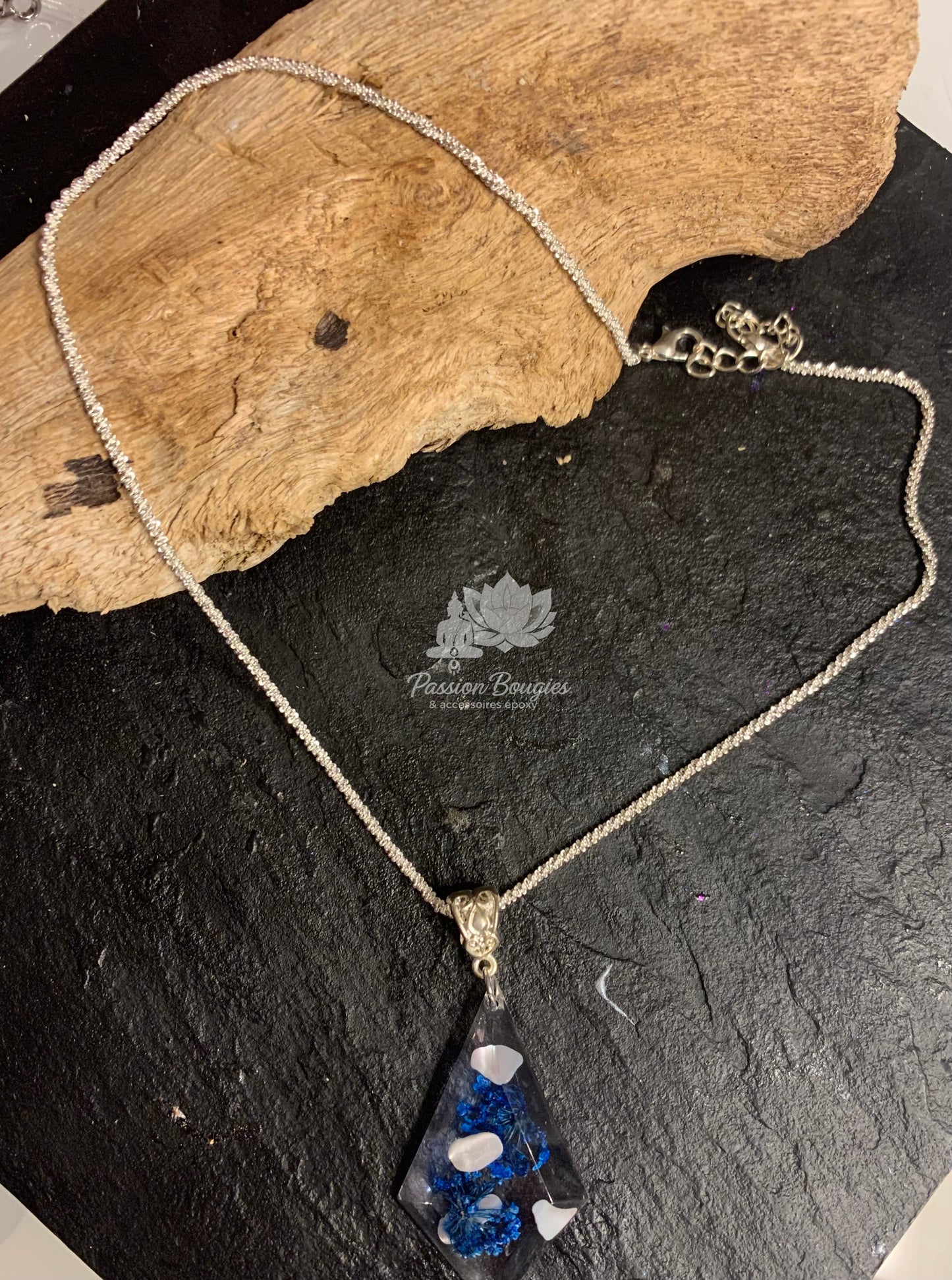 Collier corail bleu et nacre