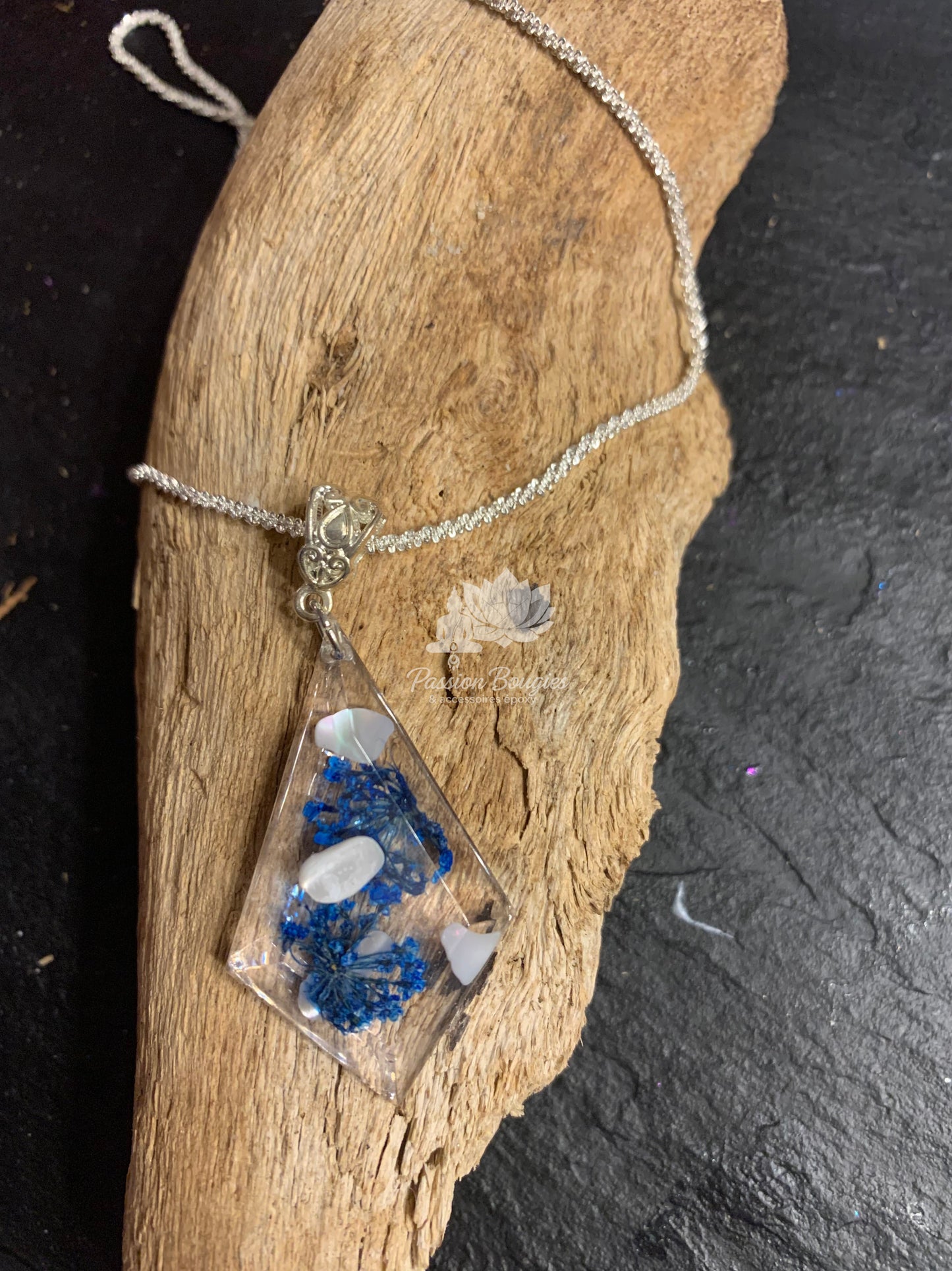 Collier corail bleu et nacre