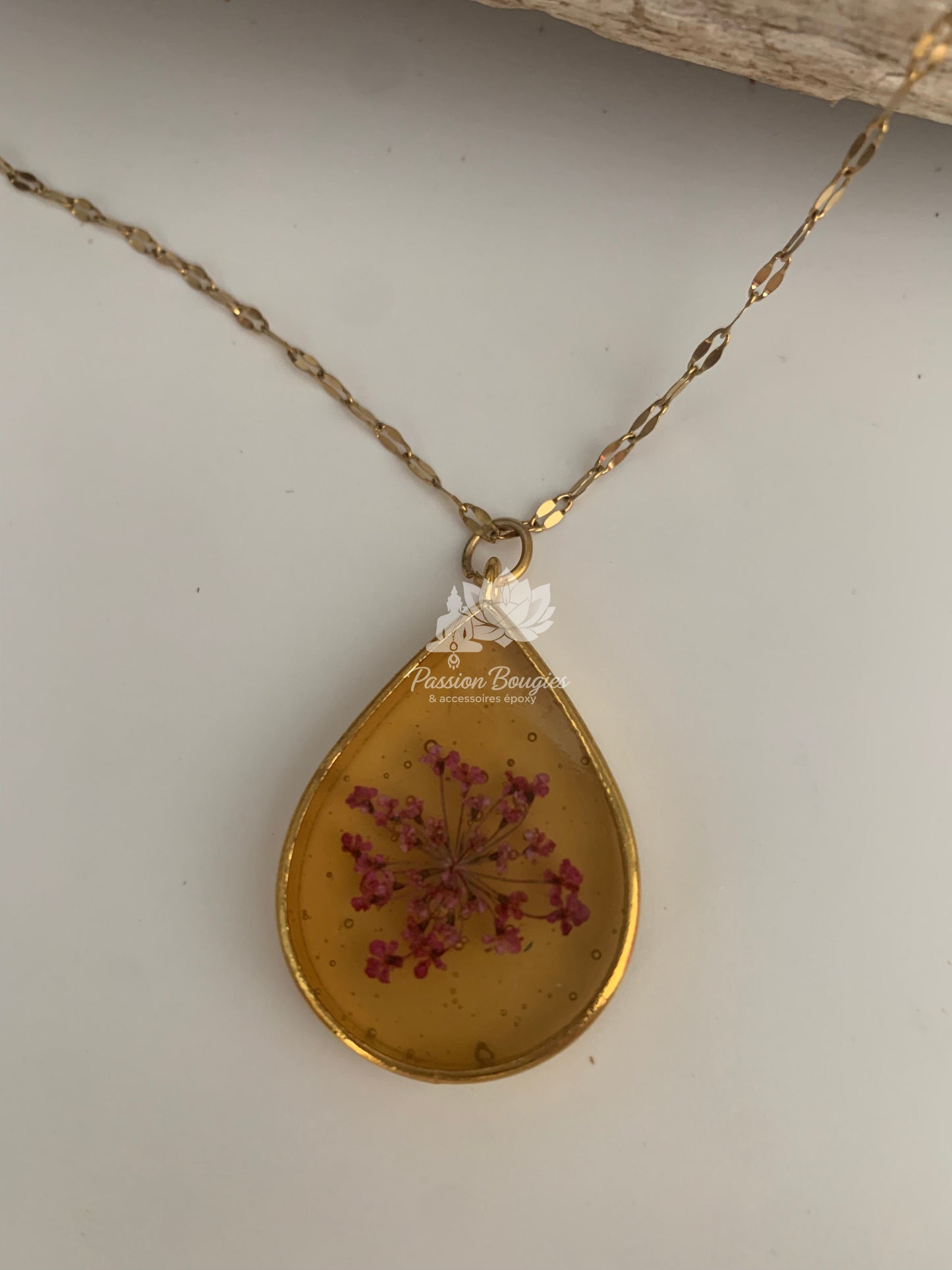 Collier goutte corail rose