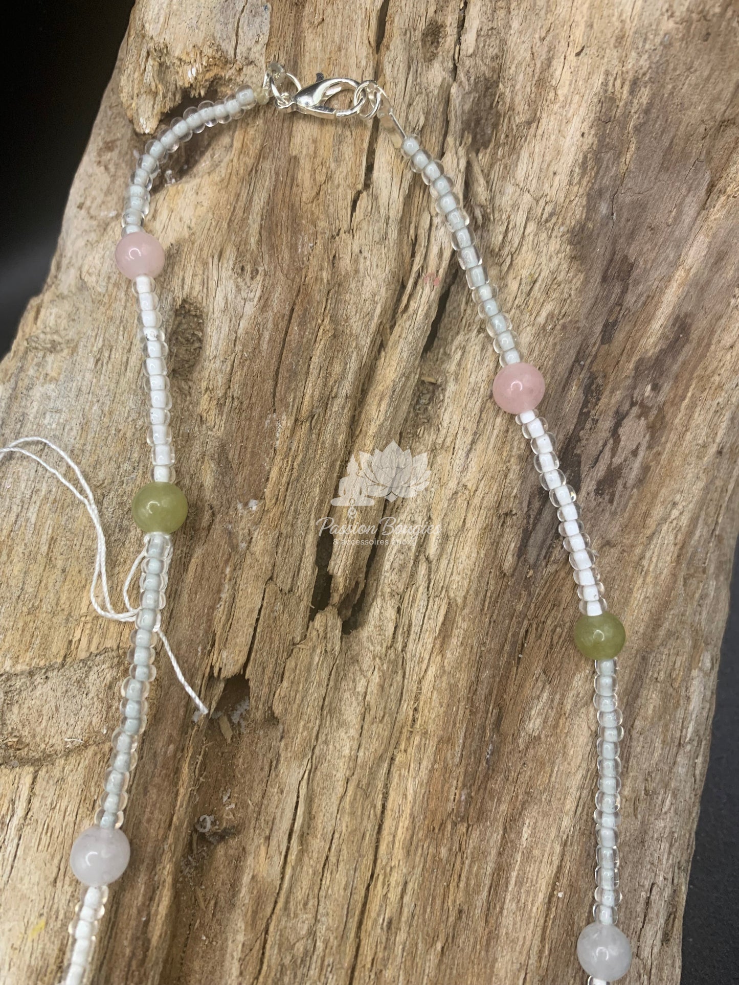 Collier lotus avec pierres naturelles