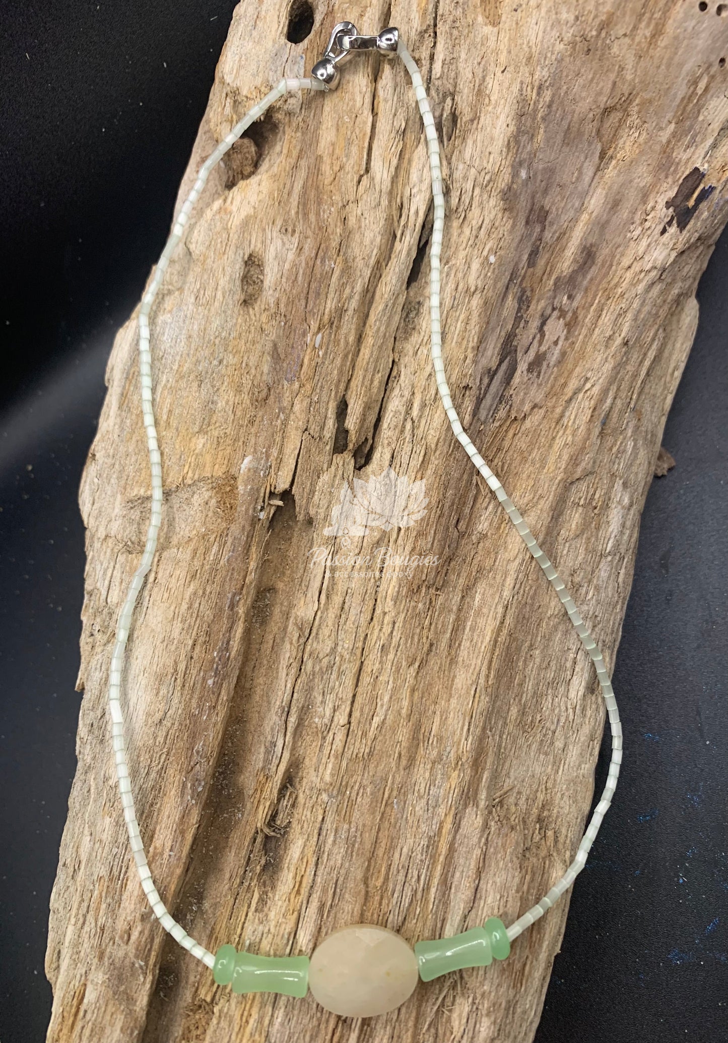 Collier nacré vert jade jaune