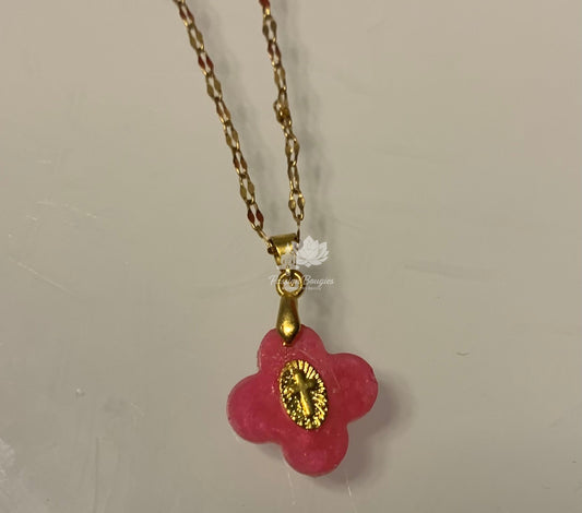 Collier trèfle « la croix » ou « vierge »