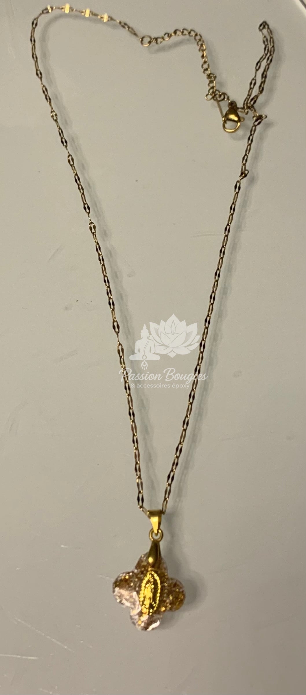 Collier trèfle « la croix » ou « vierge »