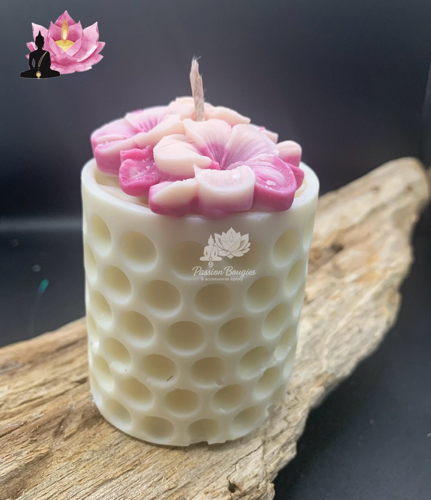 Composition bougie florale alvéolée